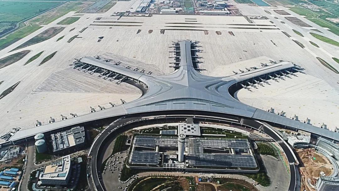 匠造一流东北亚国际枢纽机??！中装建设“筑”力青岛胶东国际机场成功试飞