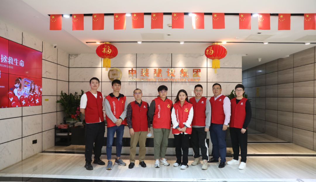 “热血”中装人！组团无偿献血，助力公益事业